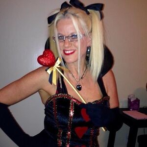Ladies Queen of Hearts Halloween Costume